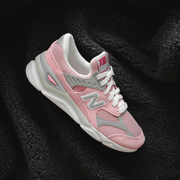 L'élégance hivernale : la flore des chaussures pour femmes