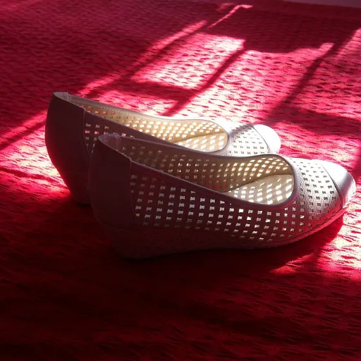 Choisir des chaussures adaptées pour les femmes âgées