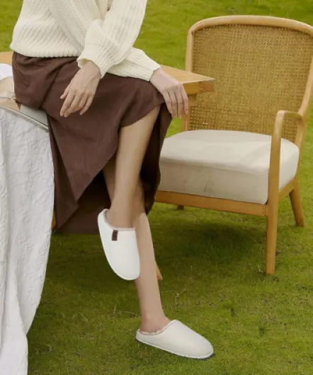 Chausson Femme Hiver Chaud Peluche Feutre Pantoufles Confort Mousse à Mémoire de Forme Slippers Intérieur Antidérapant Semelle Taille 35-42 Beige Blanc 41 EU