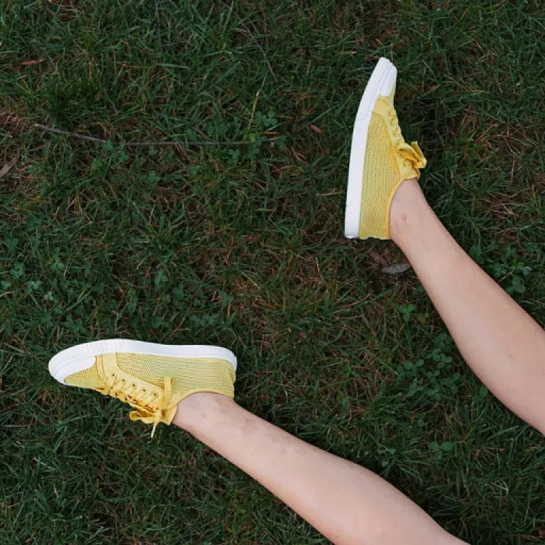 Robe verte mariage : comment sublimer une tenue avec les bonnes chaussures femme